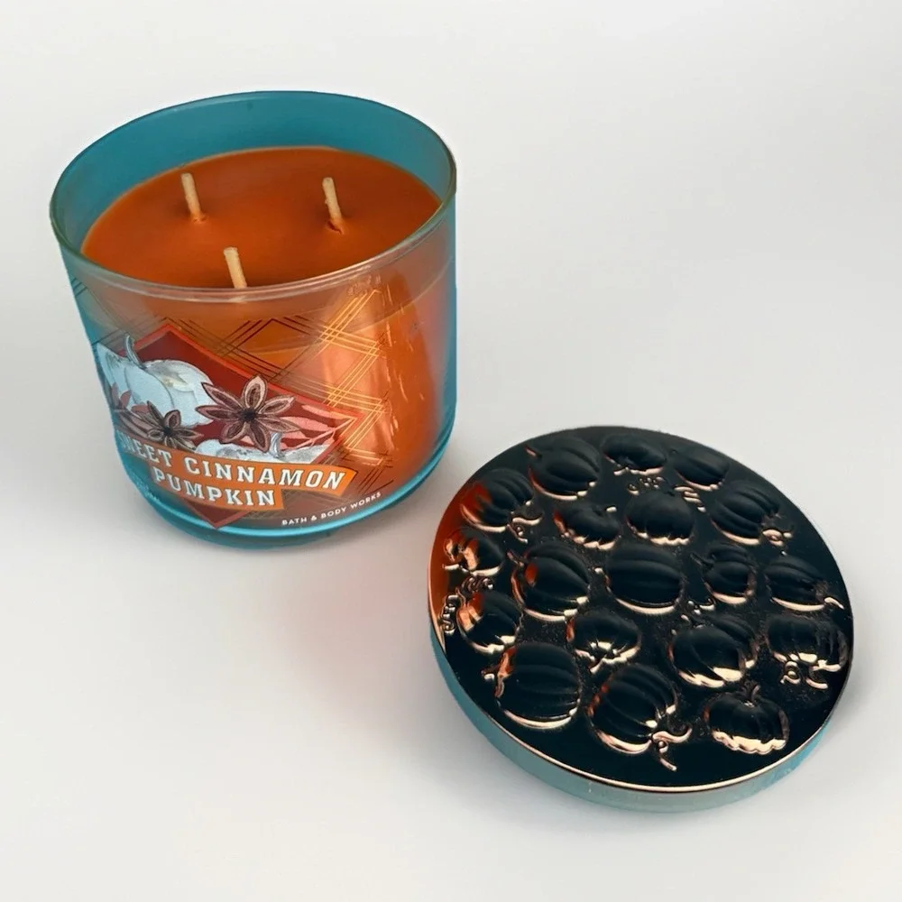 Bath & Body Works Sweet Cinnamon Pumpkin 3-Wick‎ Scented Candle - Picture 2 of 3